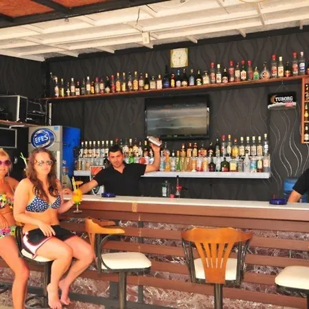 奥祖图尔克公寓式酒店 马尔马里斯