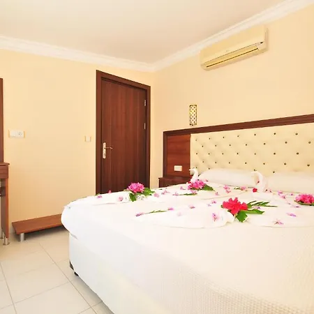 Ozturk 4* מרמריס